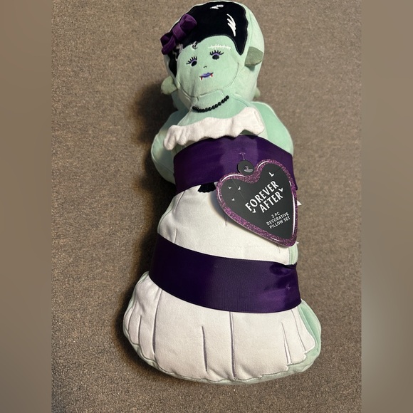 NEW! Frankenstein & Bride of Frankenstein 17” Pillow/ Plush Set HALLOWEEN Decor